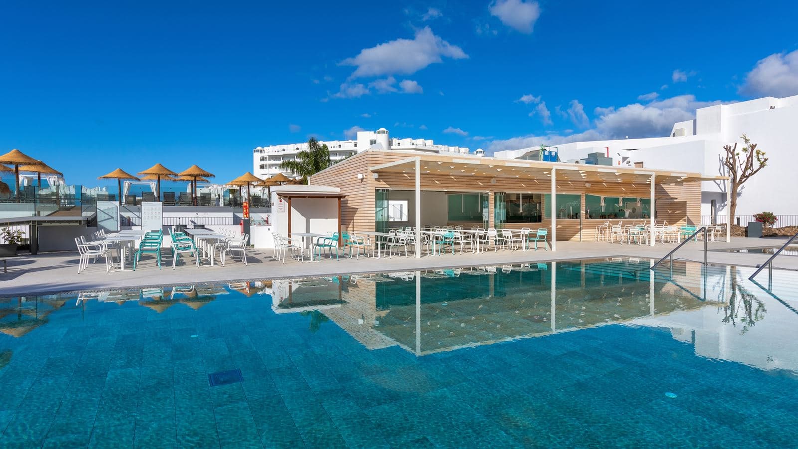 bars-bar-piscina