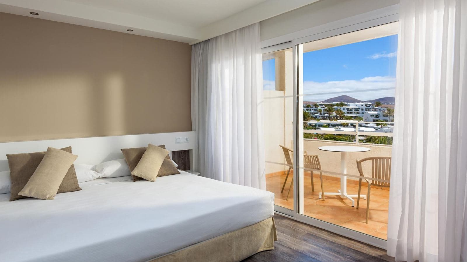 rooms-xtra-suite-sea-view