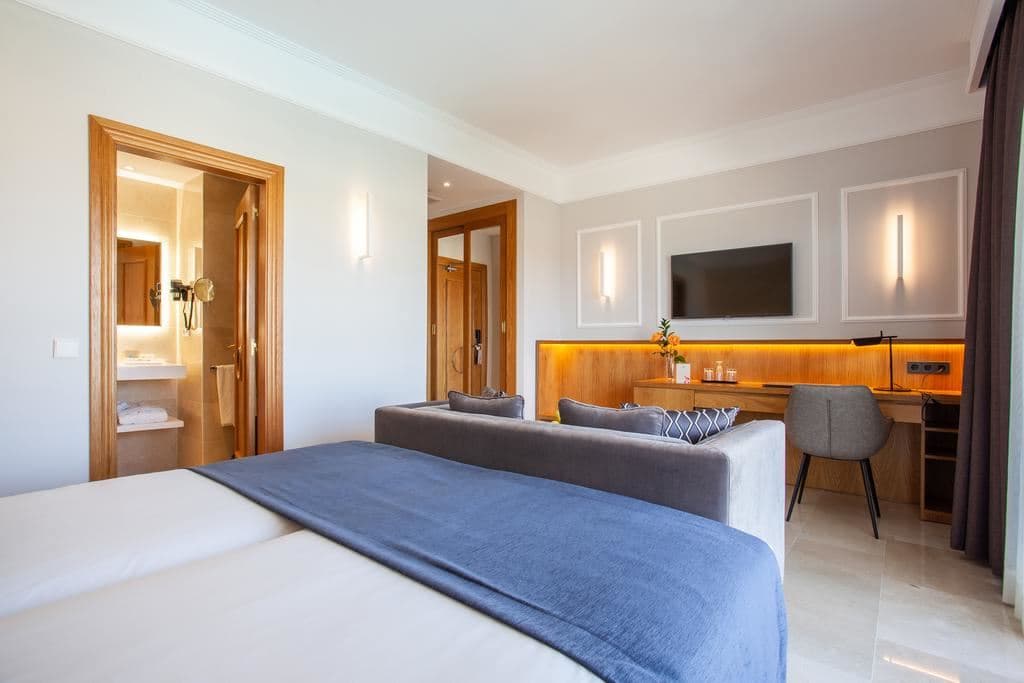 rooms-suite-standard--balcony