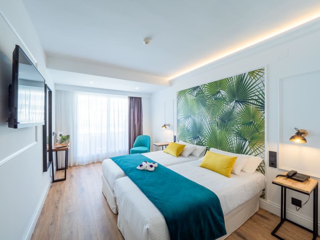 rooms-superior-double-balcony-or-terrace