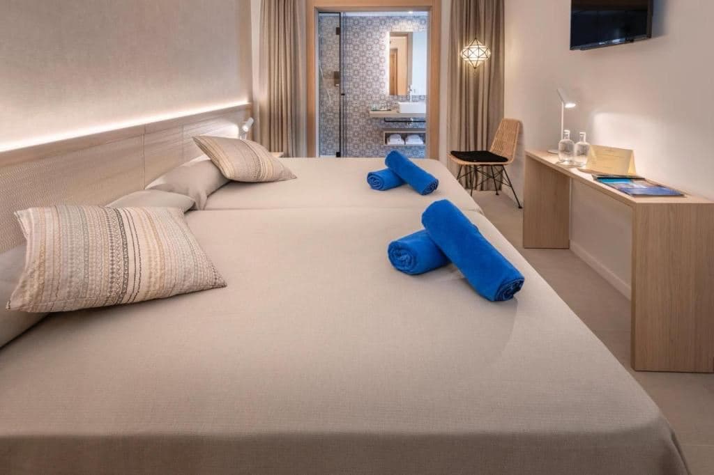 rooms-premium-room-balcony-or-terrace