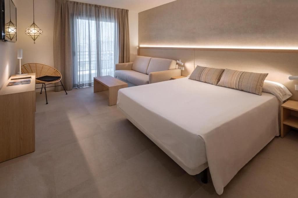 rooms-junior-suite-balcony-or-terrace