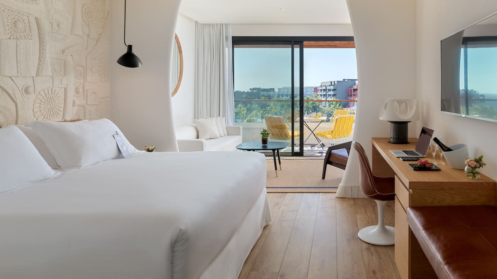 rooms-double-standard-room-with-balcony-or-terrace