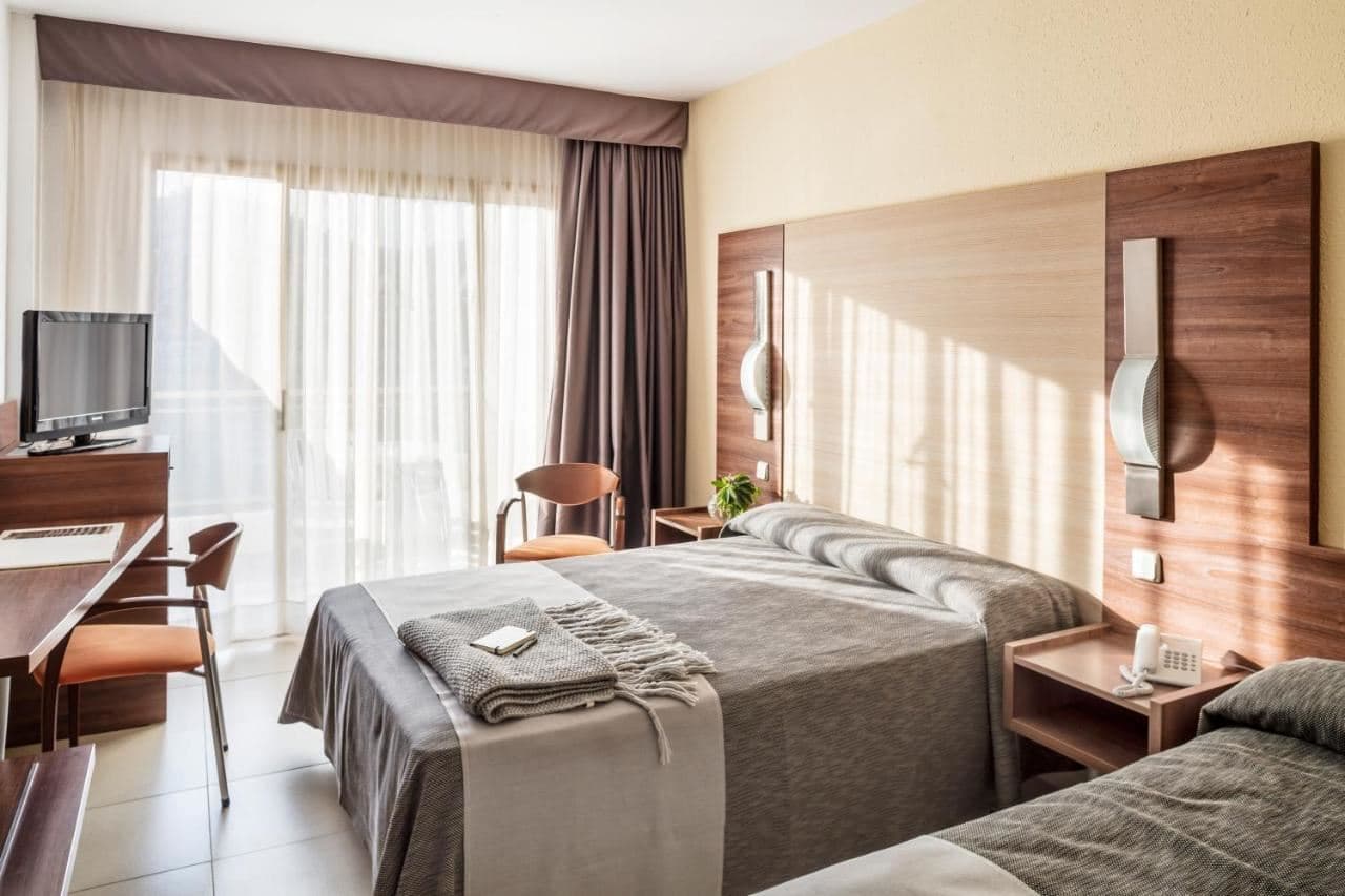 rooms-premium-triple-room-with-balcony
