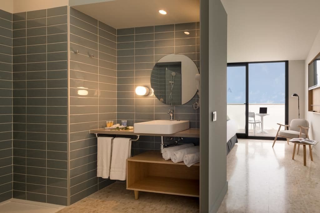 rooms-double-premium-with-balcony