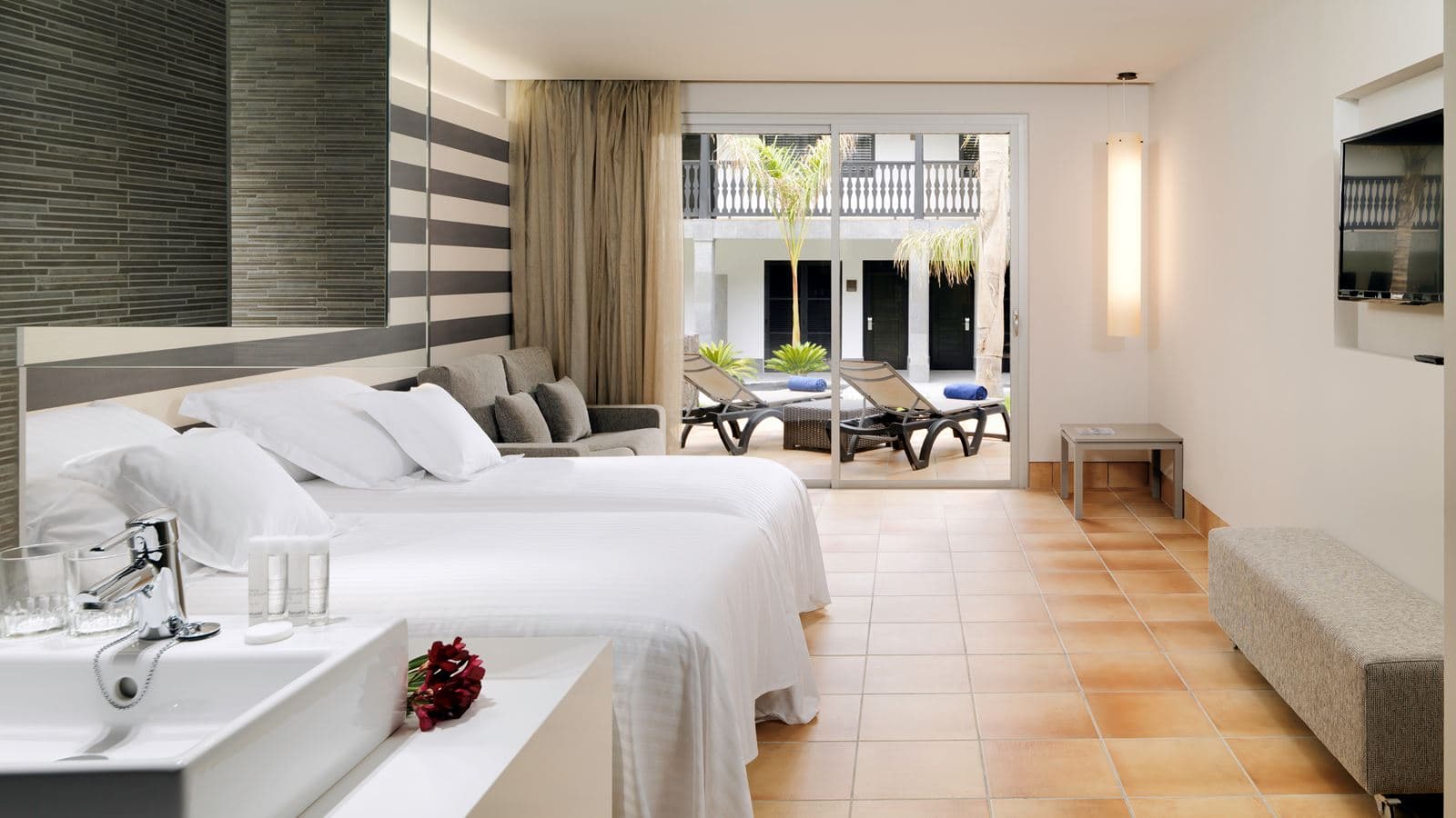 rooms-bungalow-superior