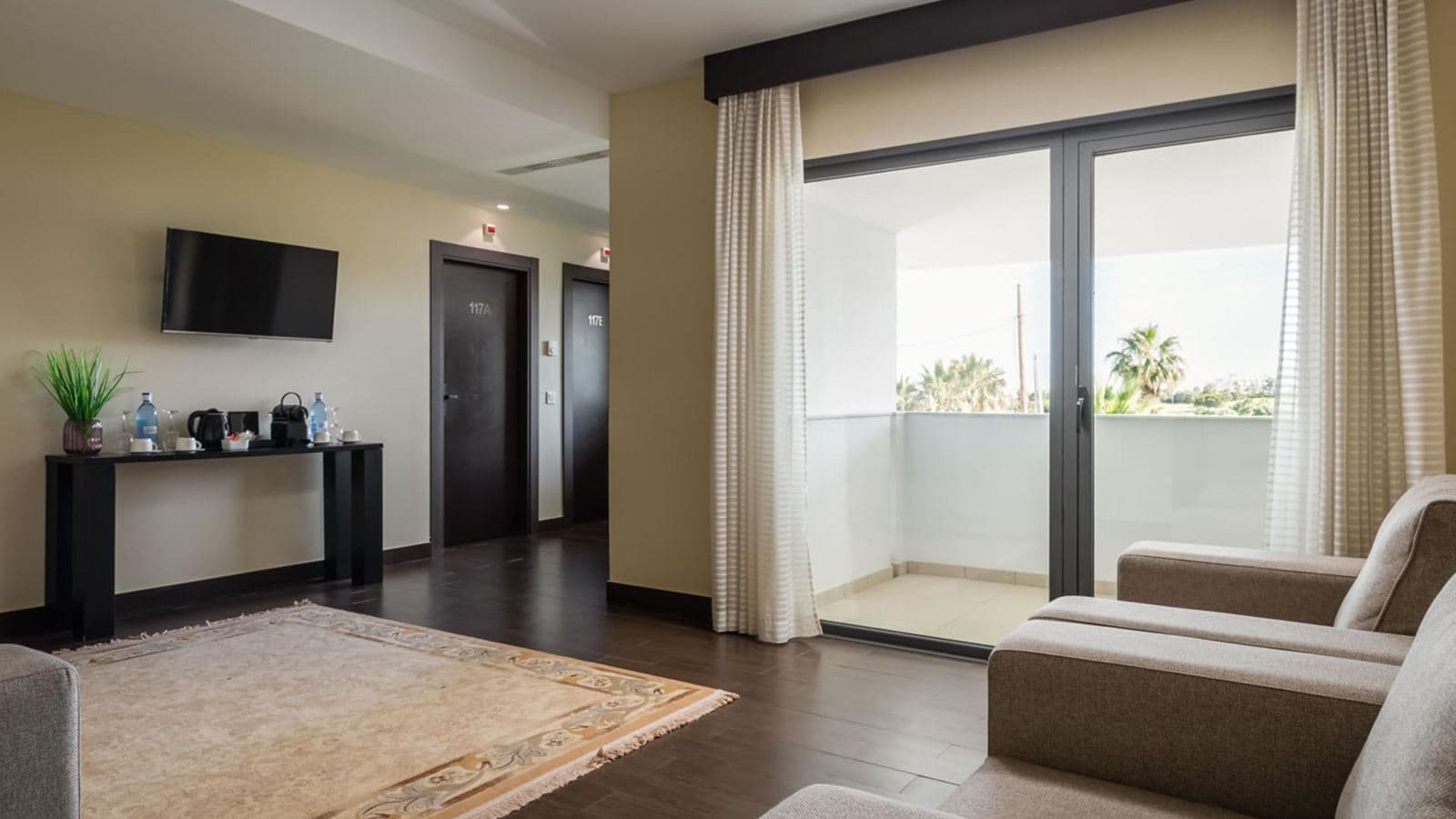 rooms-double-club-with-balcony-or-terrace