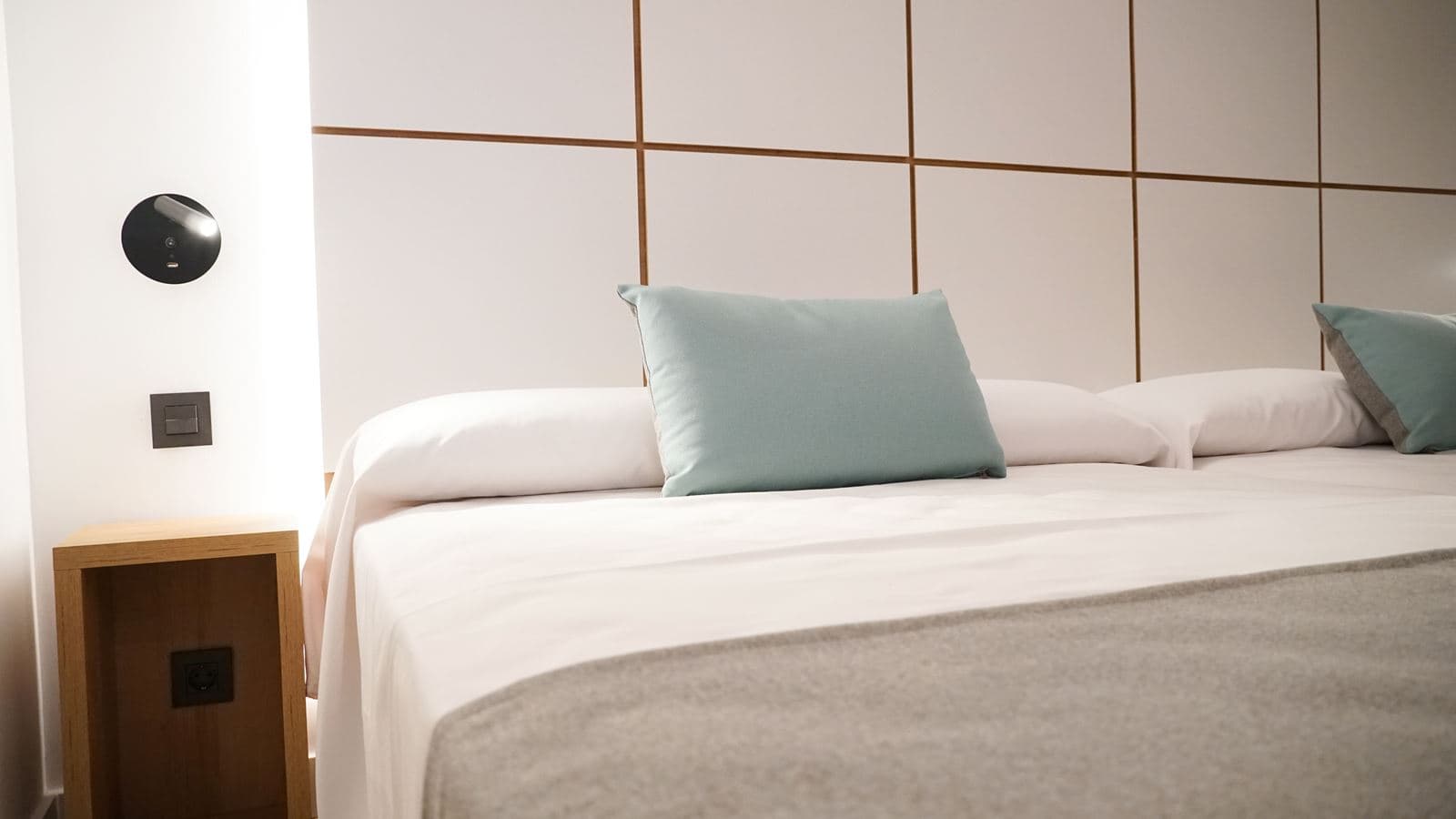 rooms-standard-room