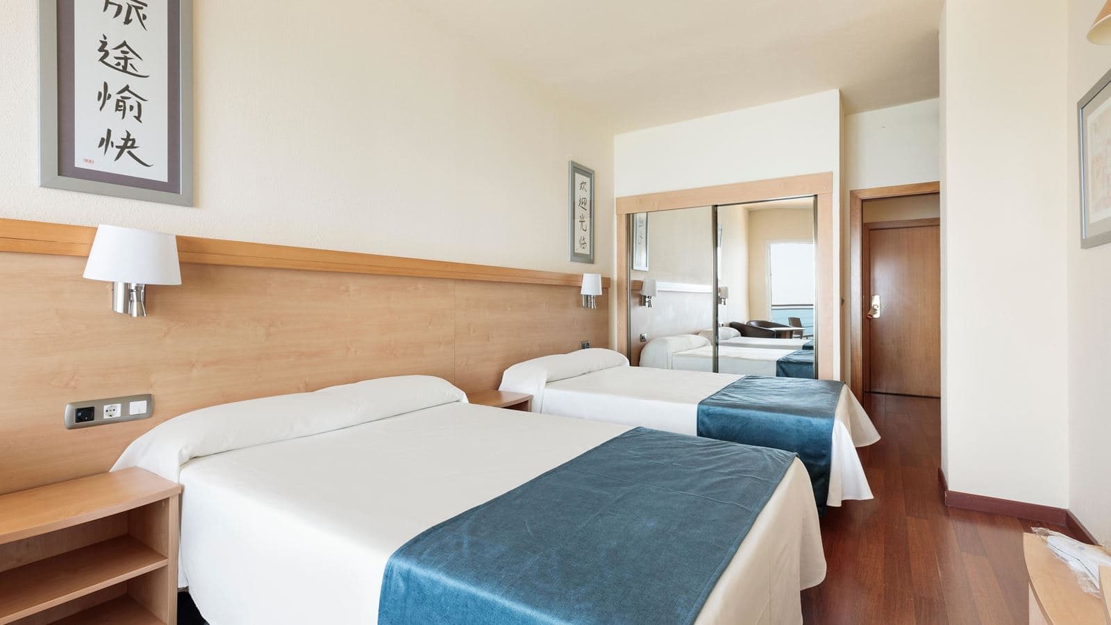 rooms-superior-room