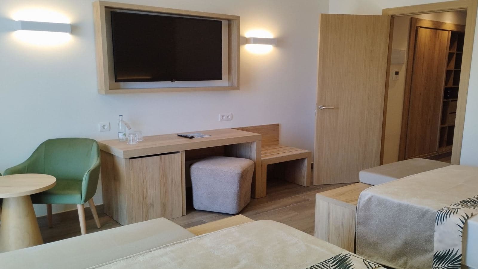 rooms-superior-room