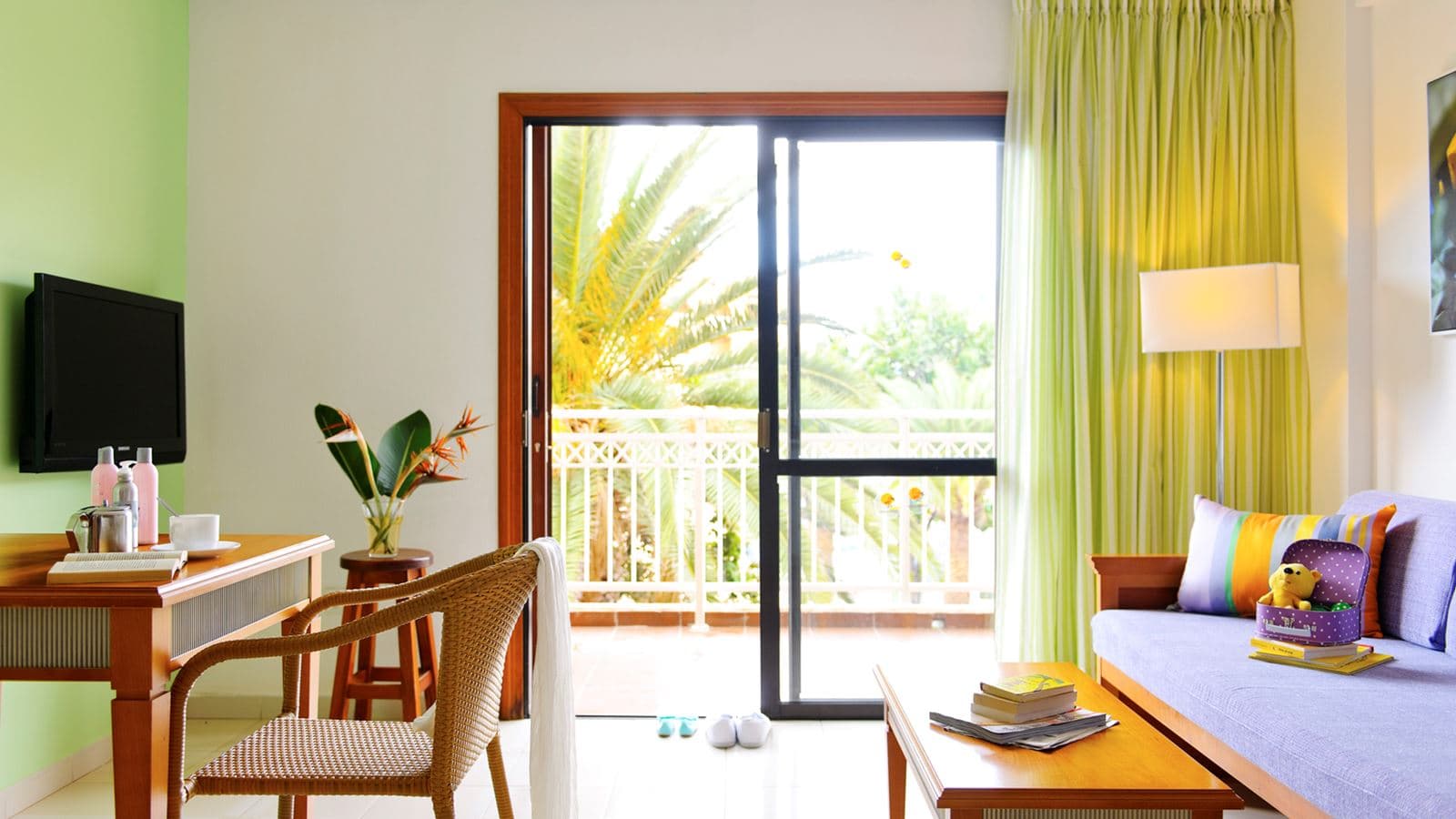 rooms-2-bedrooms-standard-apartment-sea-view--balcony-or-terrace