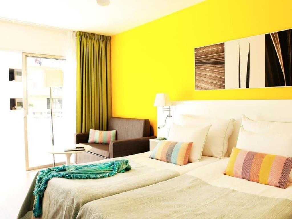 rooms-studio-pool-view