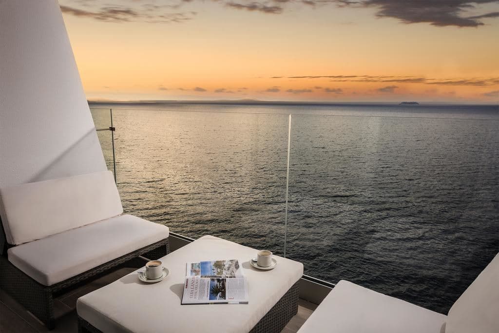 rooms-double-deluxe-artemisa-front-sea-view-terrace