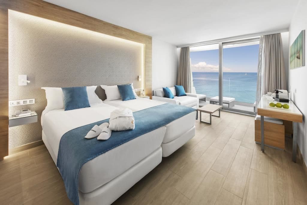 rooms-double-deluxe-artemisa-front-sea-view-terrace