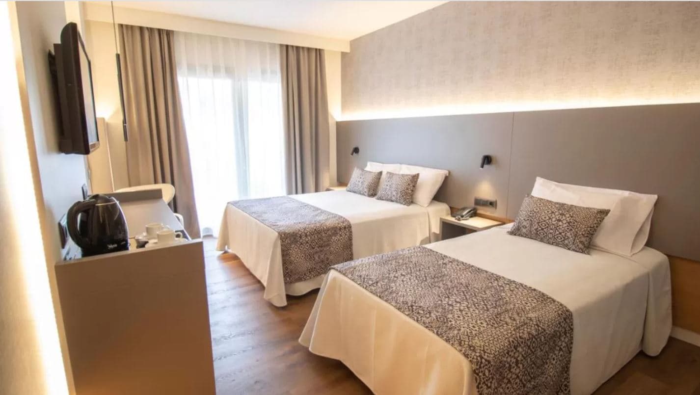 rooms-premium-double-pool-view