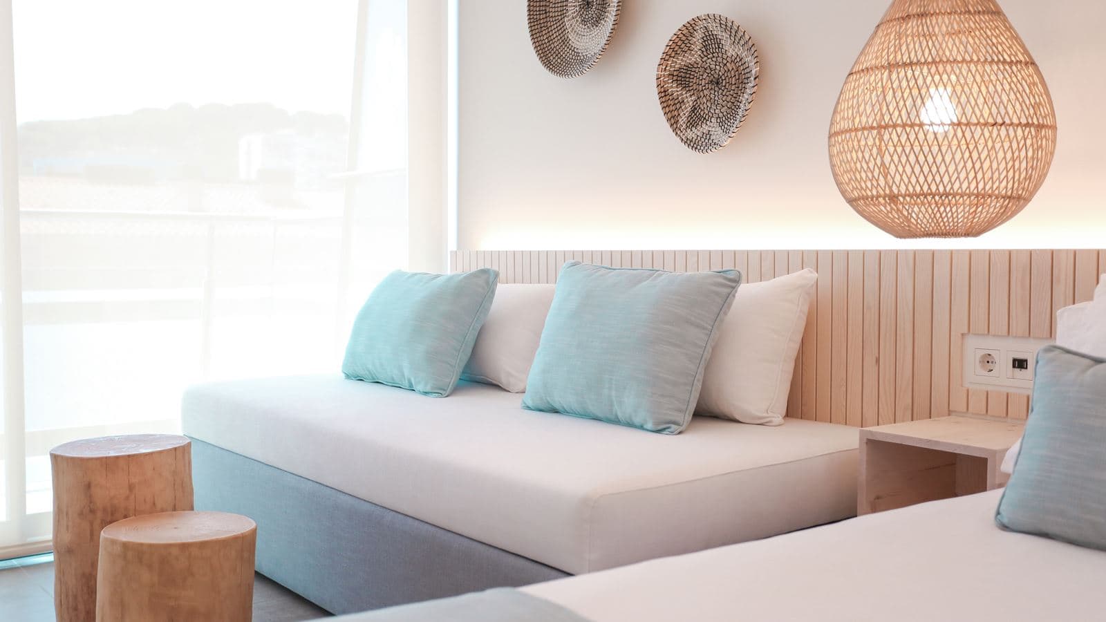rooms-mediterranean-lateral-sea-view-balcony-or-terrace