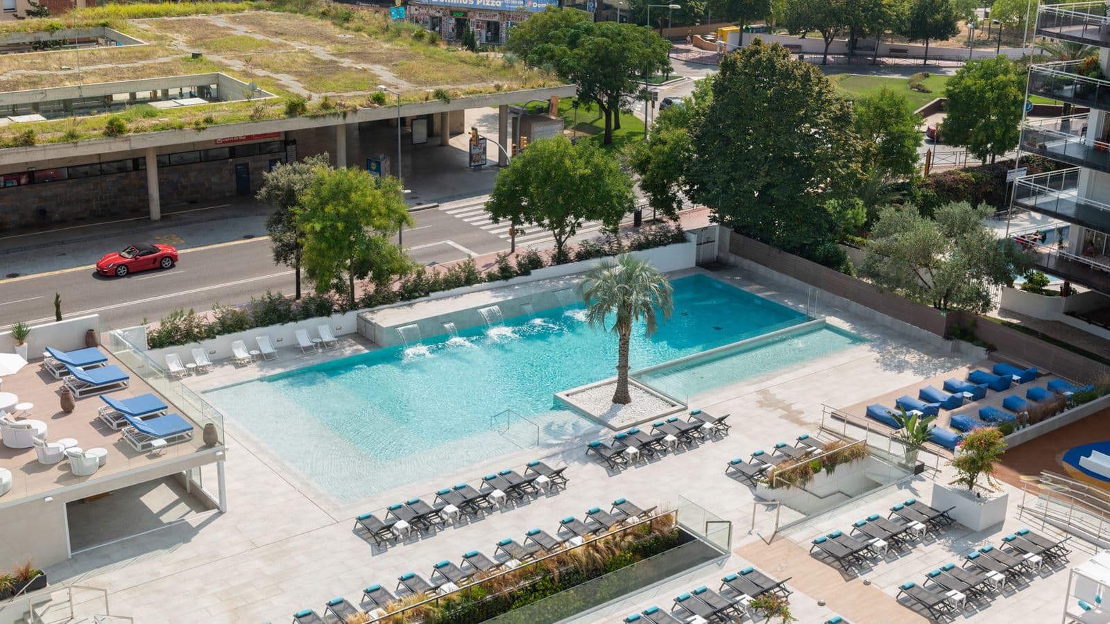 rooms-standard-room-pool-view