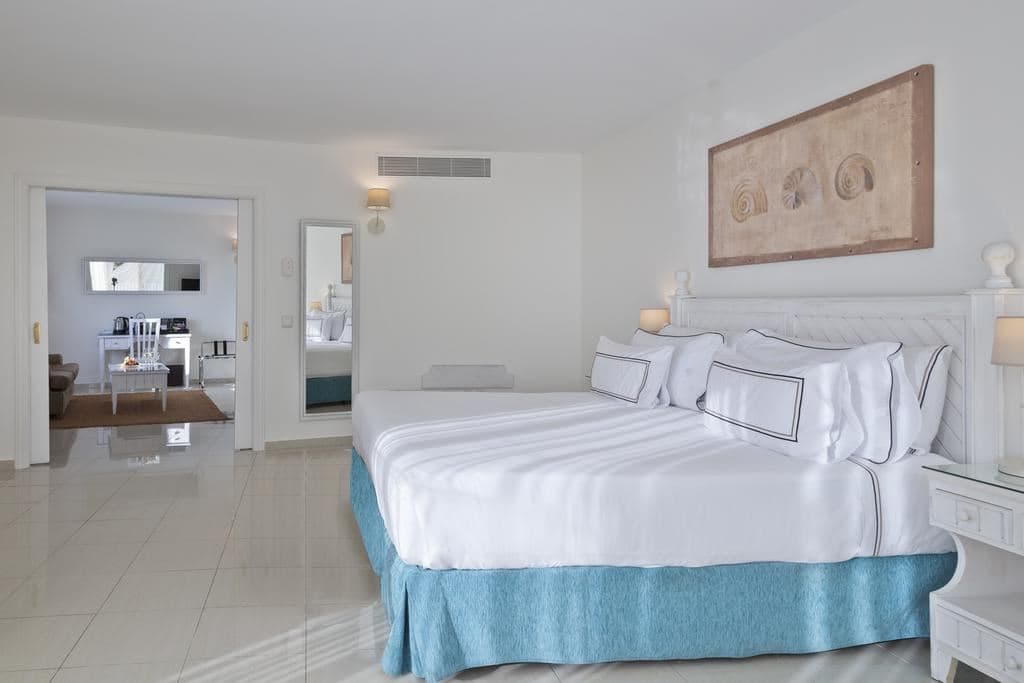 rooms-junior-suite-the-level-with-terrace