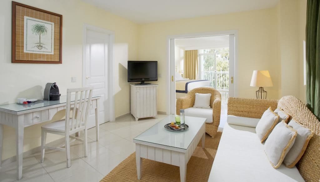 rooms-junior-suite-the-level-with-terrace