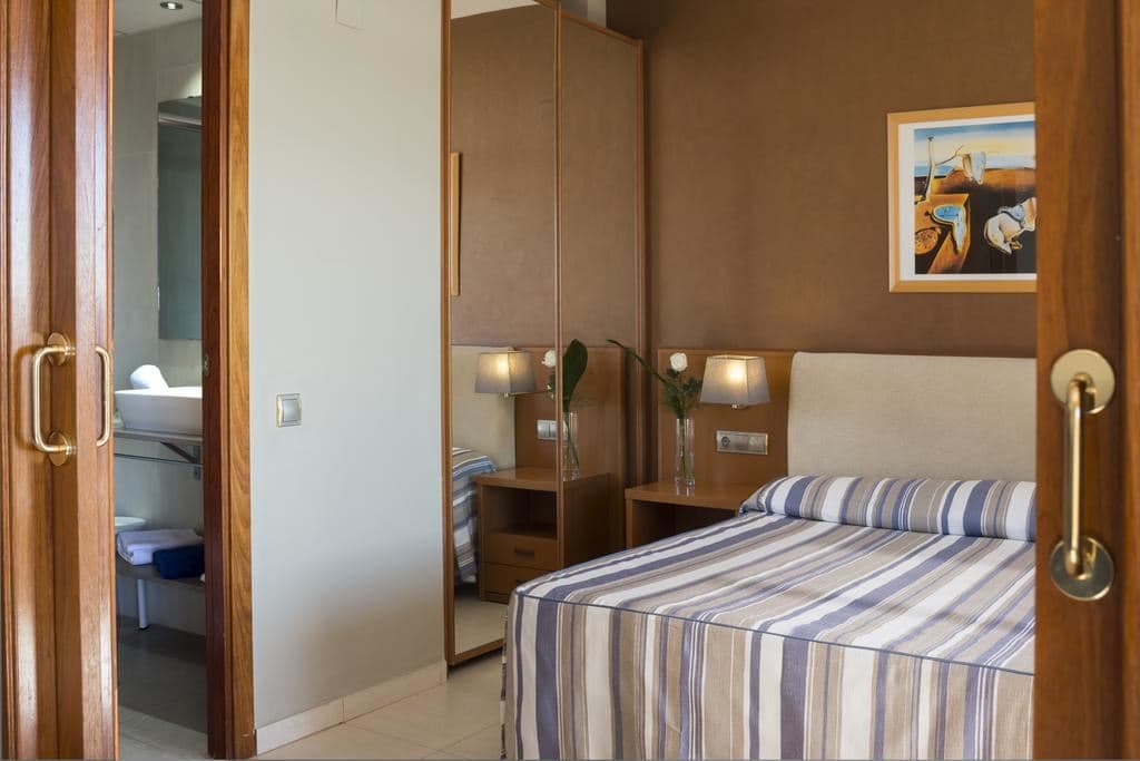 rooms-single-standard-room