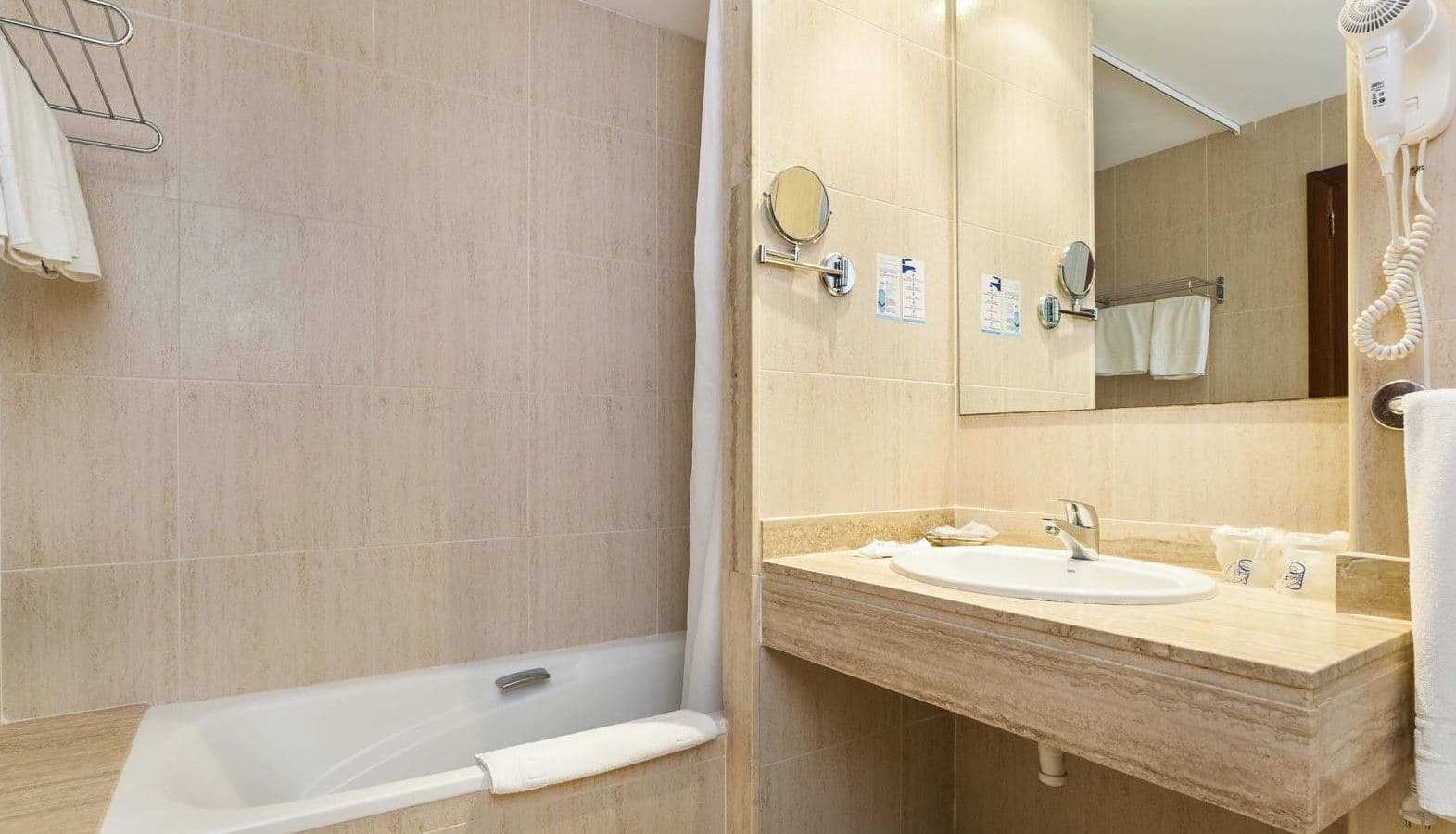 rooms-superior-double-room