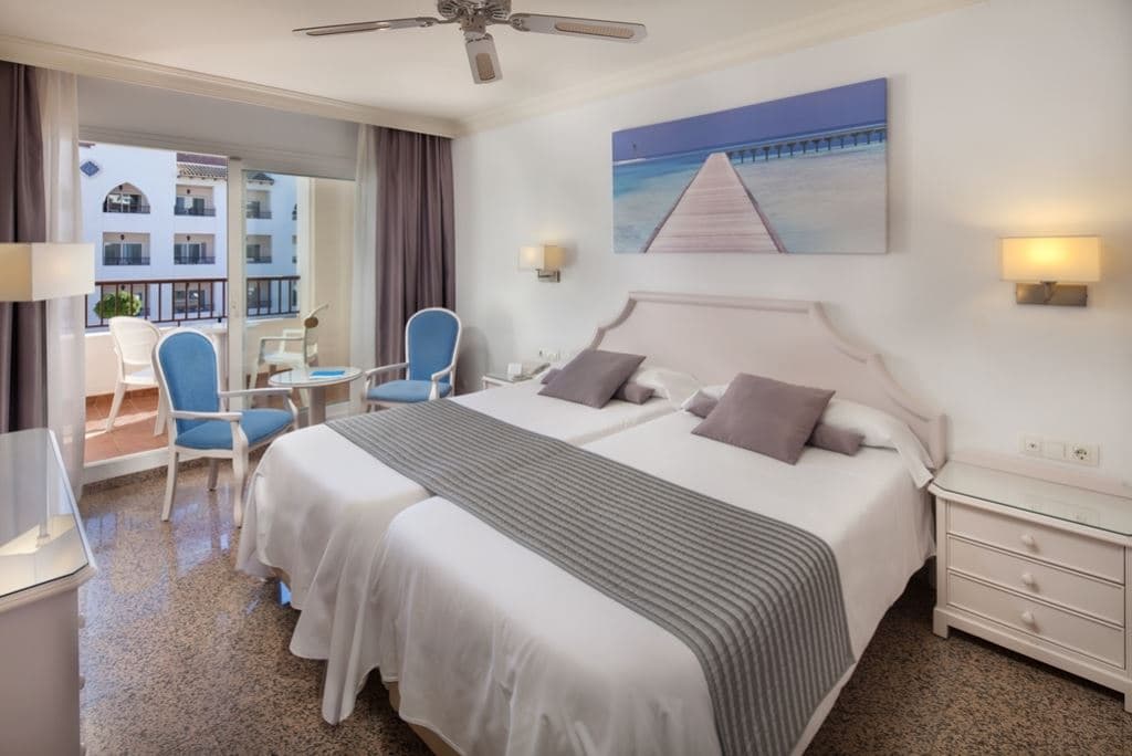 rooms-ds--patio-andaluzcourtyard-room-balcony-or-terrace