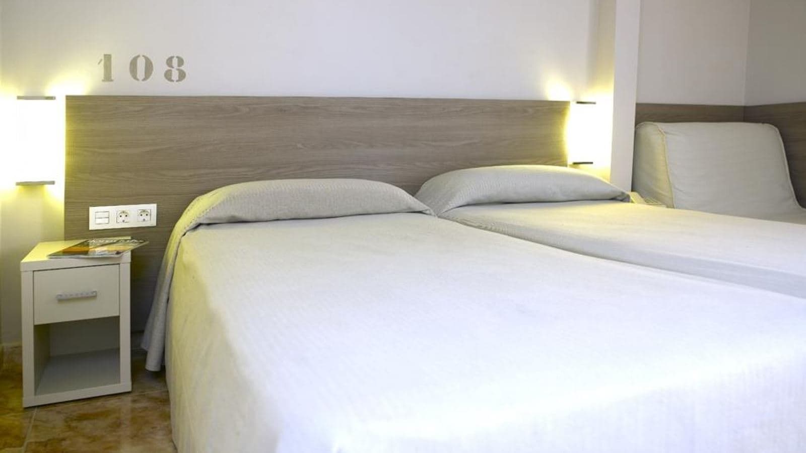 rooms-double-standard-room-balcony-or-terrace