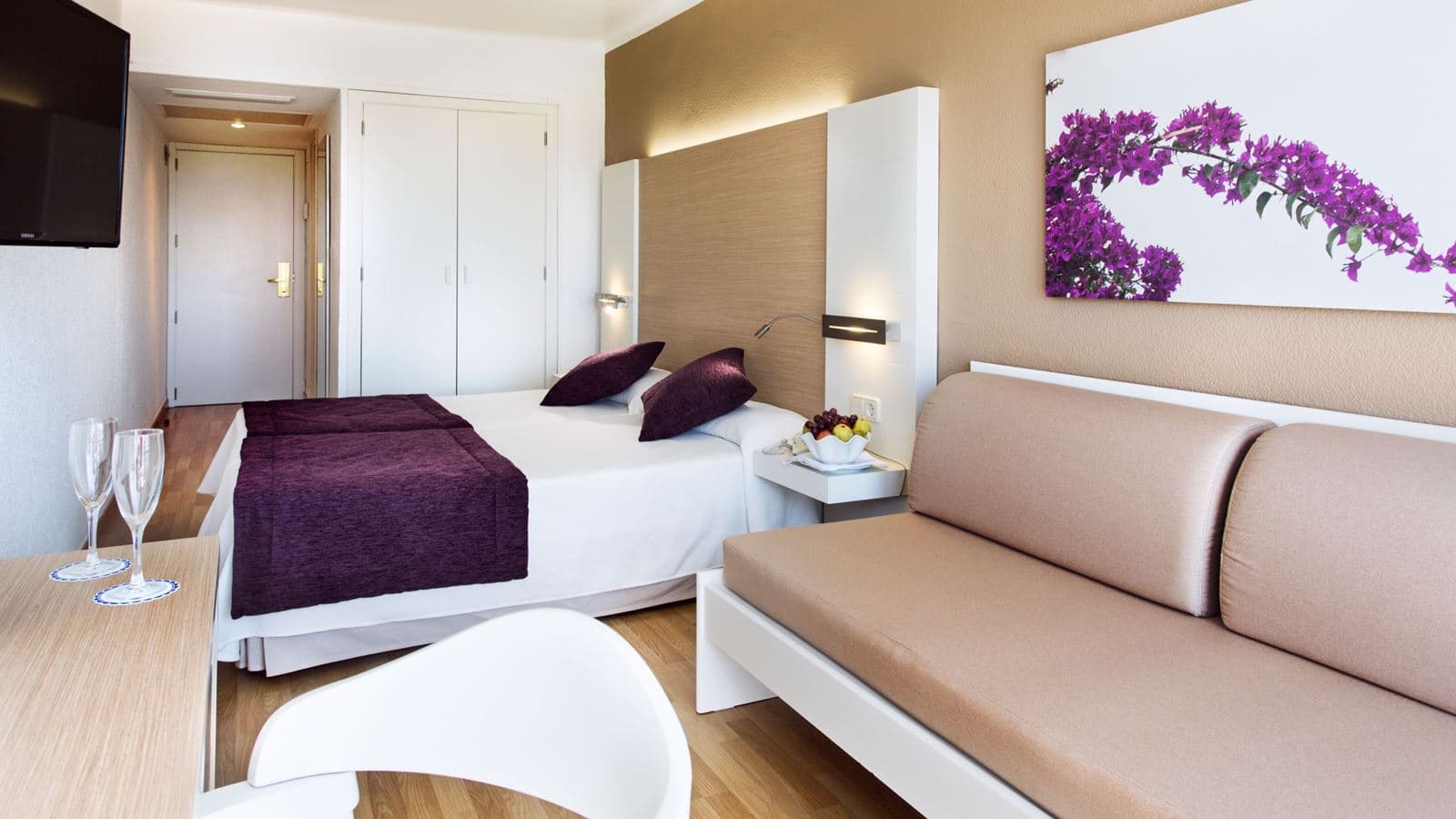 rooms-room-standard-annexbuilding-double-lateralseaview-balcony