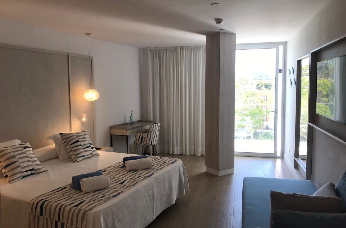 rooms-room-superior-mainbuilding-double-balcony-or-terrace