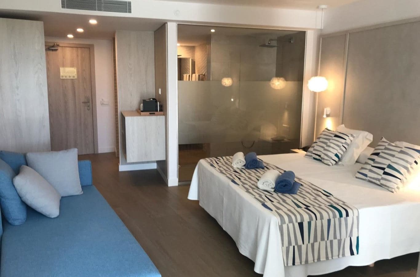 rooms-room-superior-mainbuilding-double-balcony-or-terrace