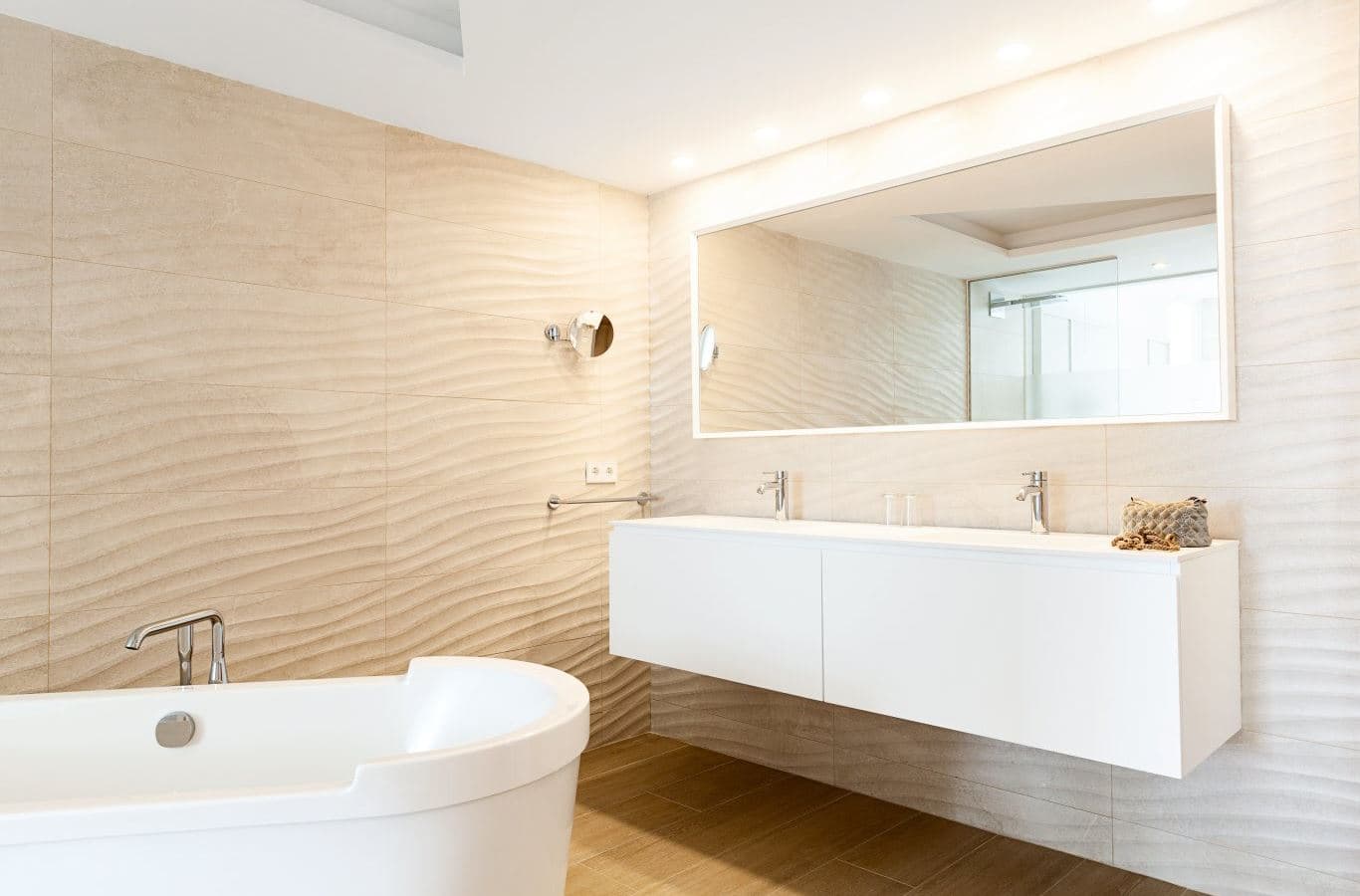 rooms-suite-poolview-jacuzzi