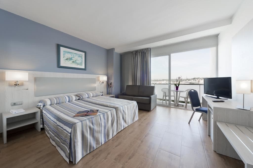 rooms-standard-room-with-balcony