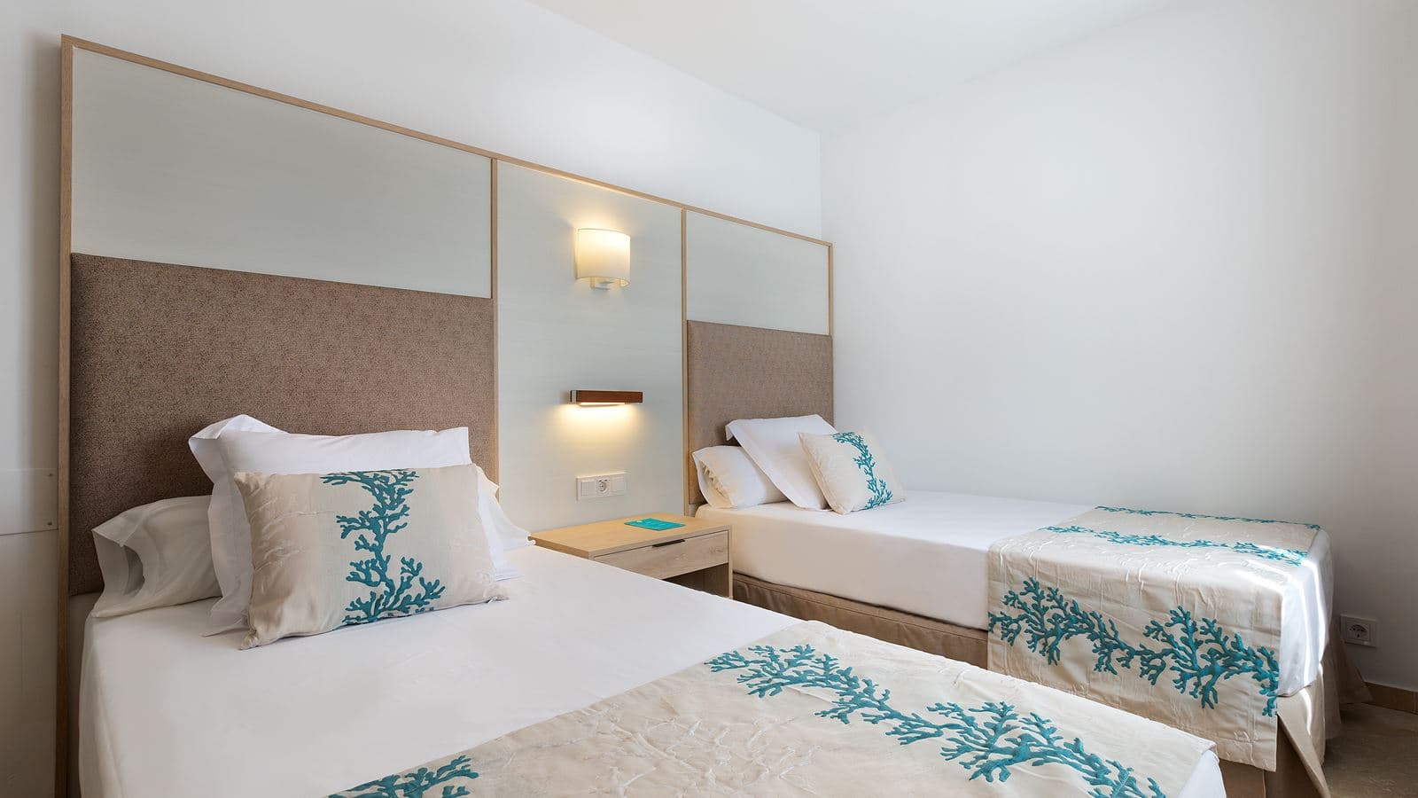 rooms-suite-2-bedrooms-balcony-or-terrace
