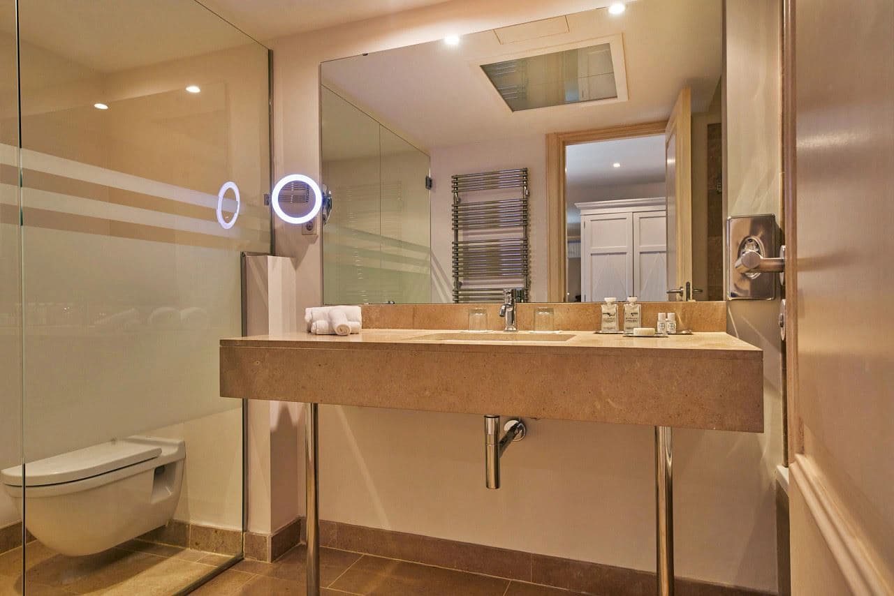 rooms-tramuntana-room-with-french-balcony