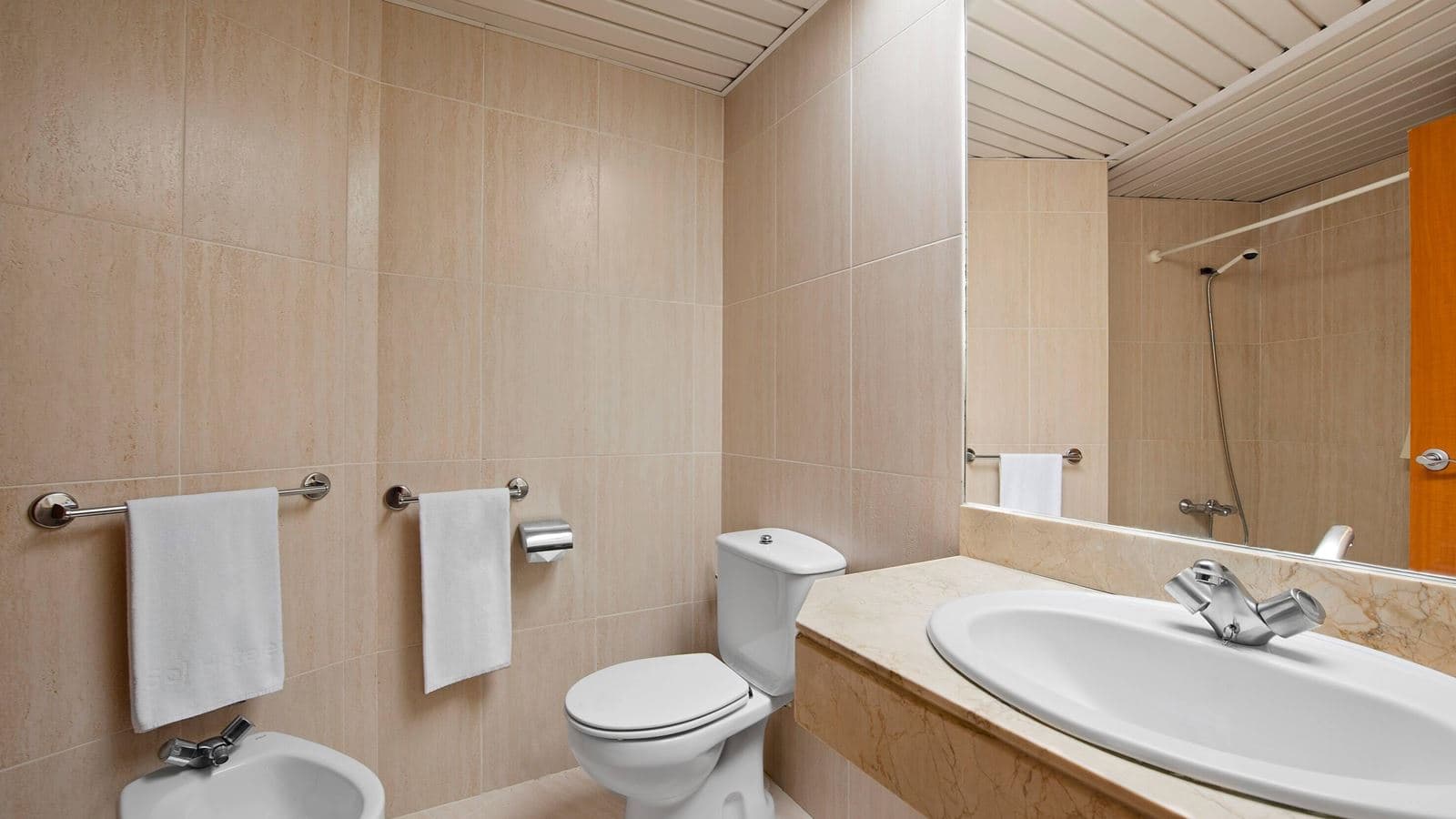 rooms-family-room