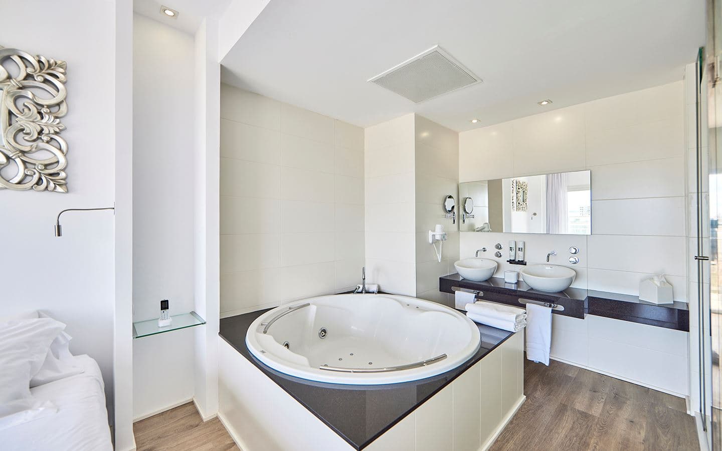 rooms-deluxe-junior-suite-suite-with-jakuzzi-balcony-or-terrace