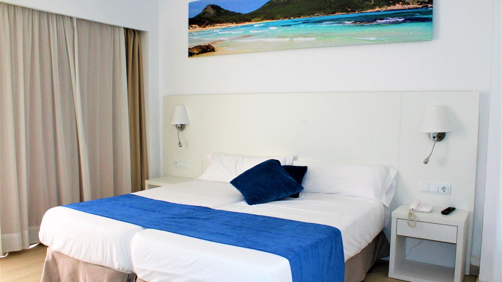 rooms-dl--twin-room-side-sea-view