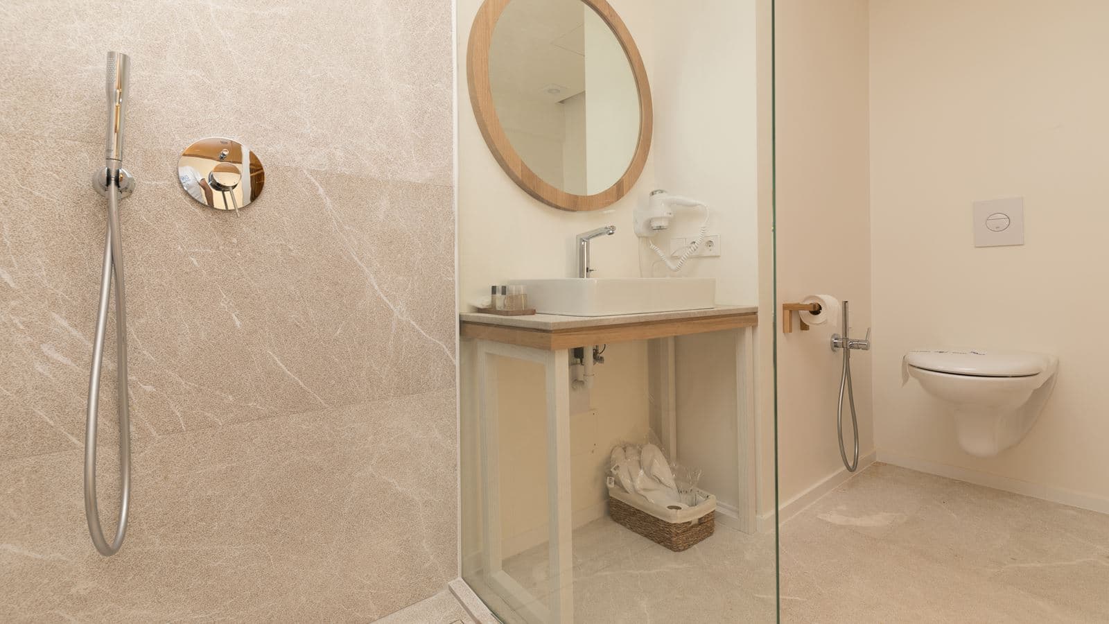 rooms-double-or-twin-deluxe