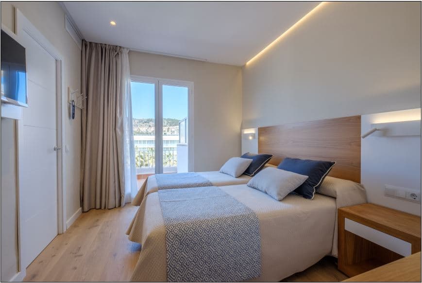rooms-double-superior-with-balcony
