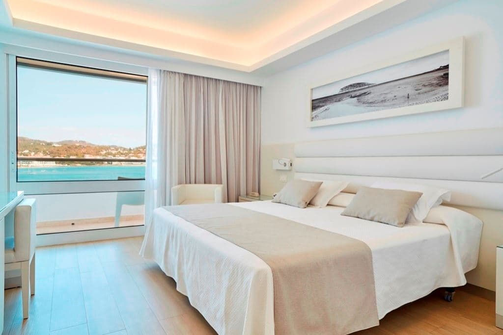 rooms-dv--double-or-twin-standard-room-sea-view-with-balcony