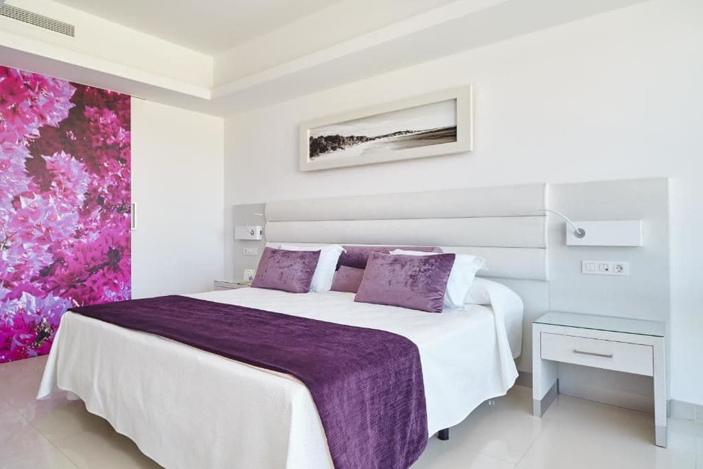 rooms-db--double-or-twin-standard-room-with-balcony