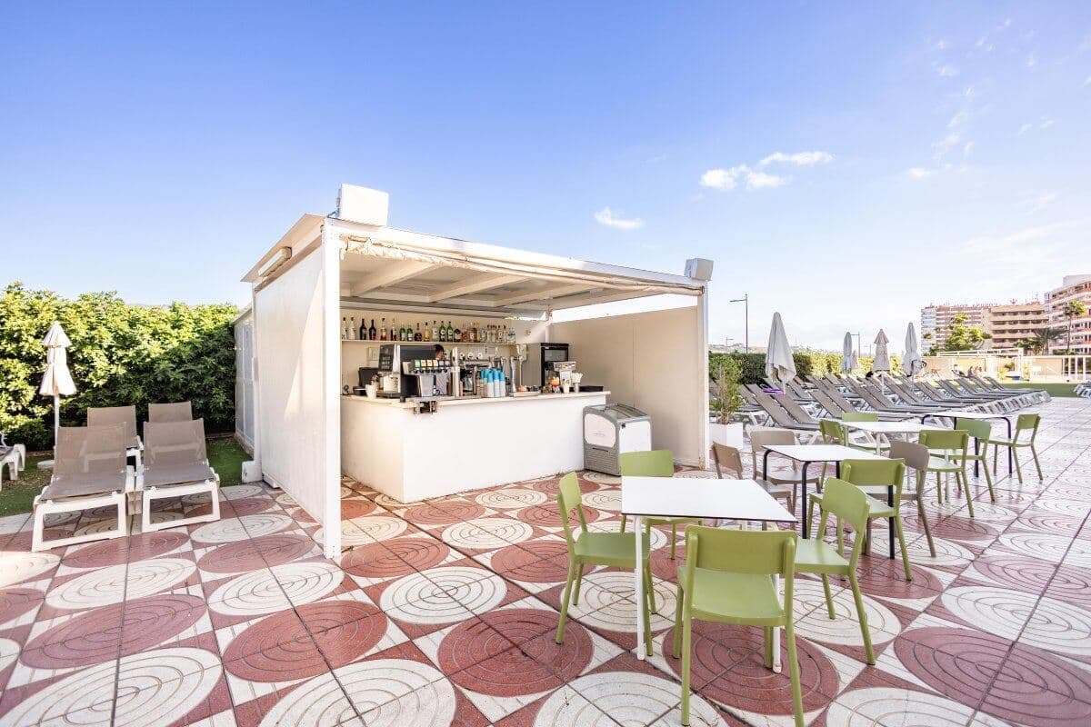 bars-bar-piscina