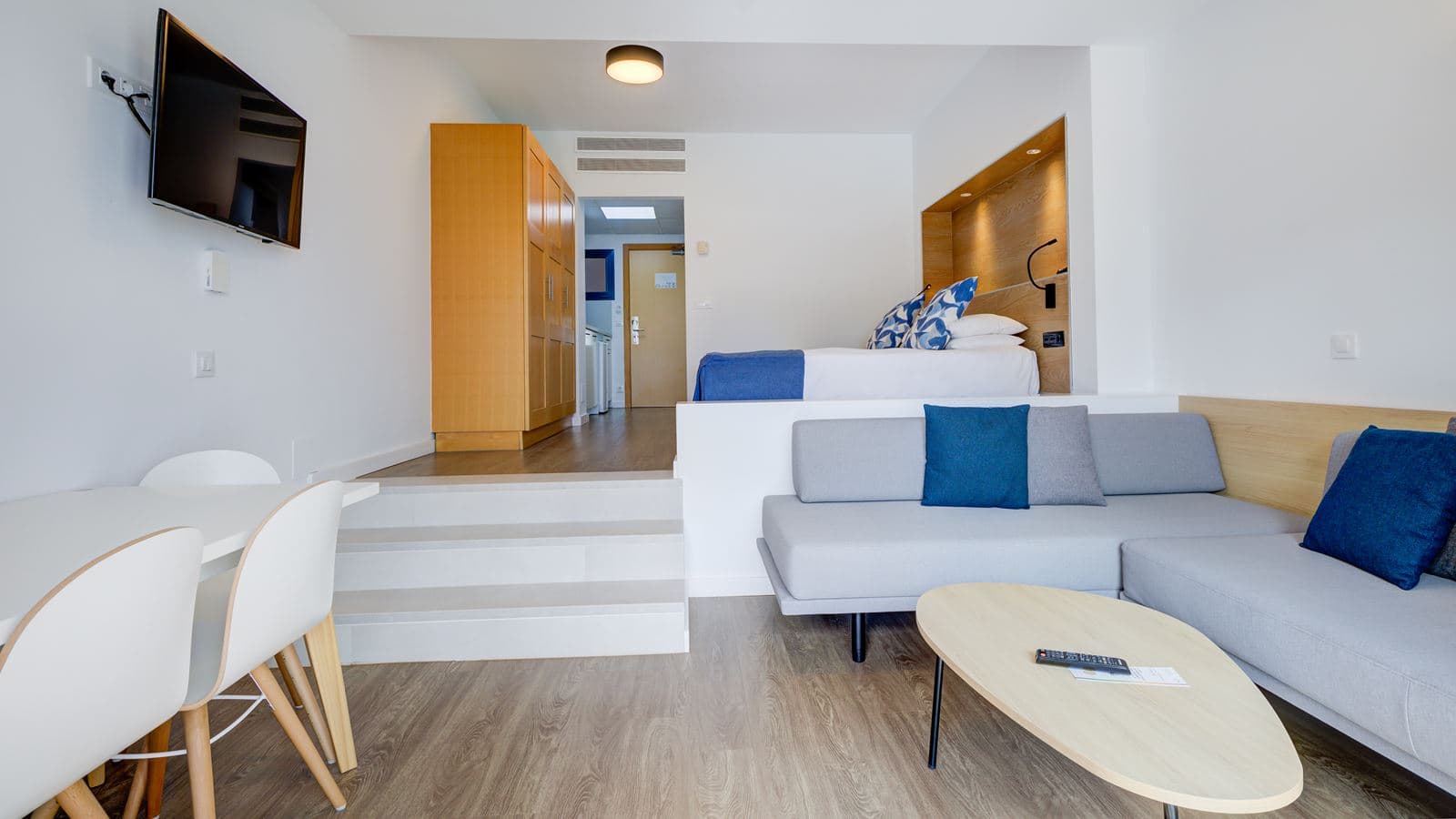 rooms-studio-garden-view