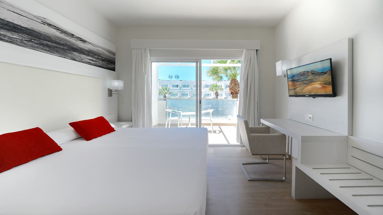 rooms-junior-suite-balcony-or-terrace