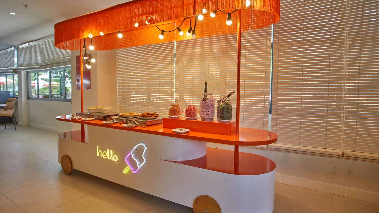 restaurants-world-cafe