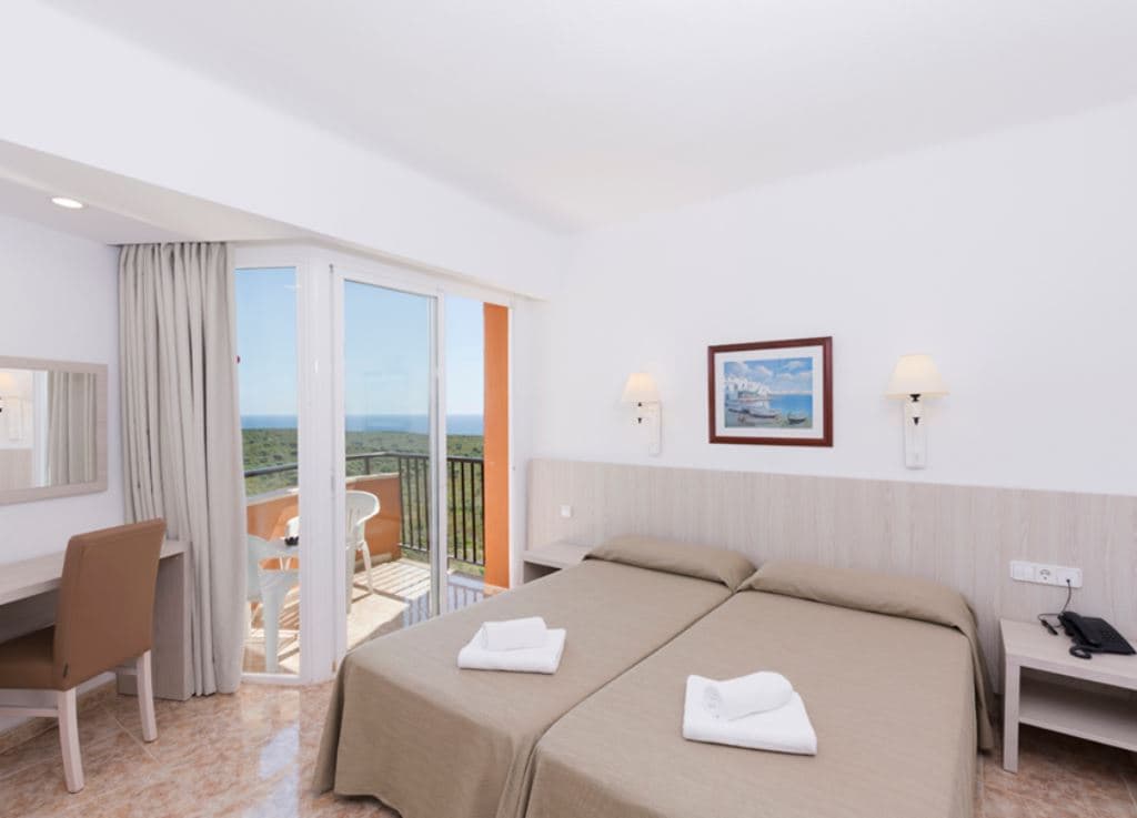 rooms-twin-room