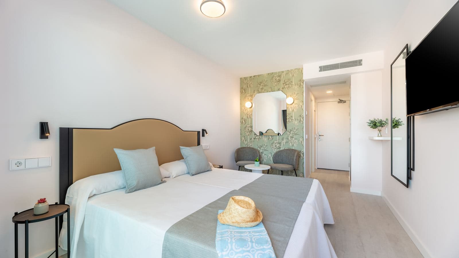 rooms-twin-room-balcony-or-terrace