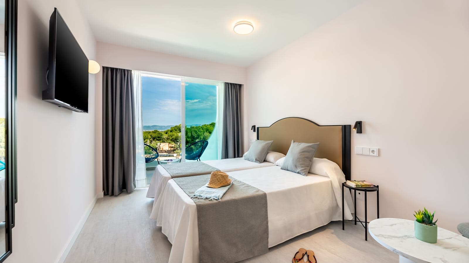 rooms-twin-room-extra-bed-balcony-or-terrace
