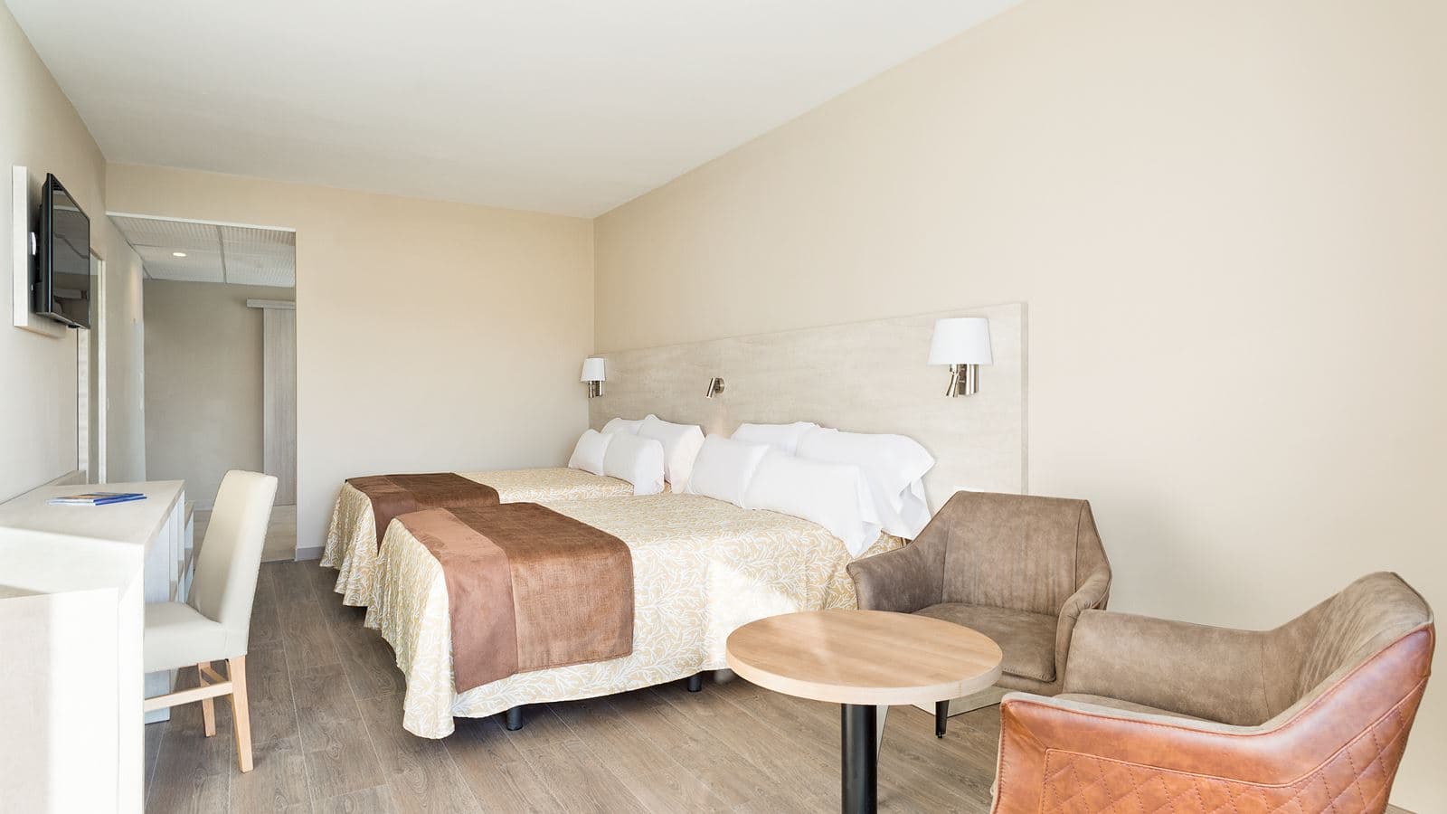 rooms-double-standard-with-balcony-or-terrace