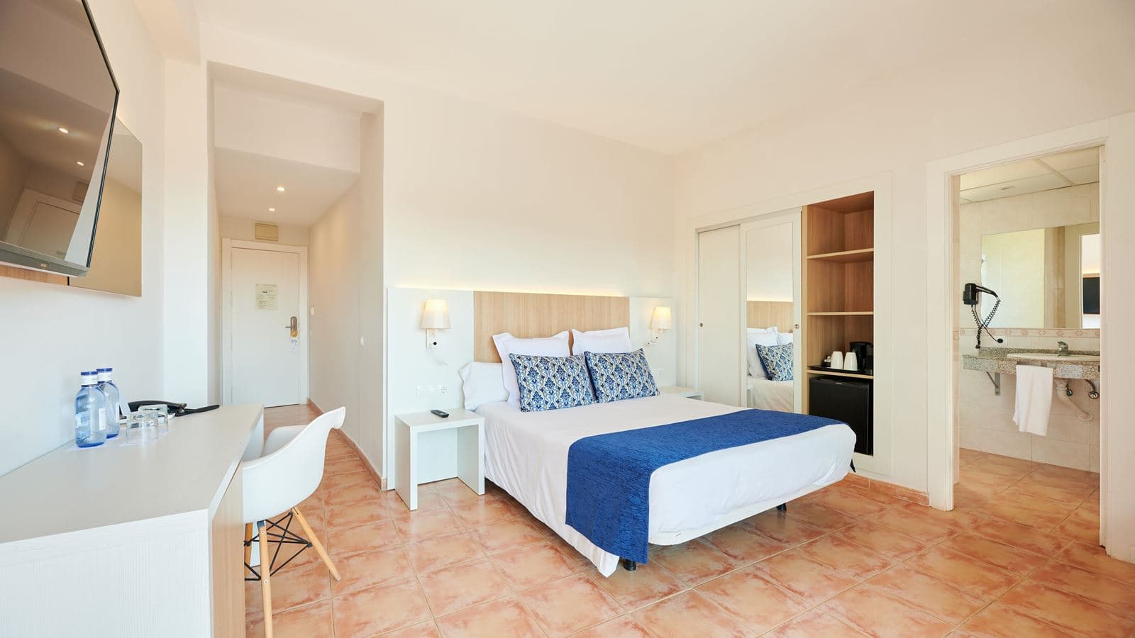 rooms-double-room-balcony-or-terrace